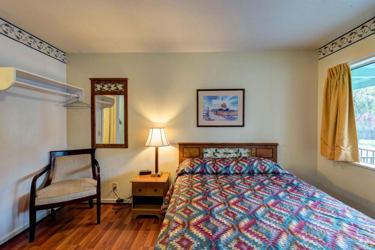 Lake Shasta Lodge Lakehead Экстерьер фото